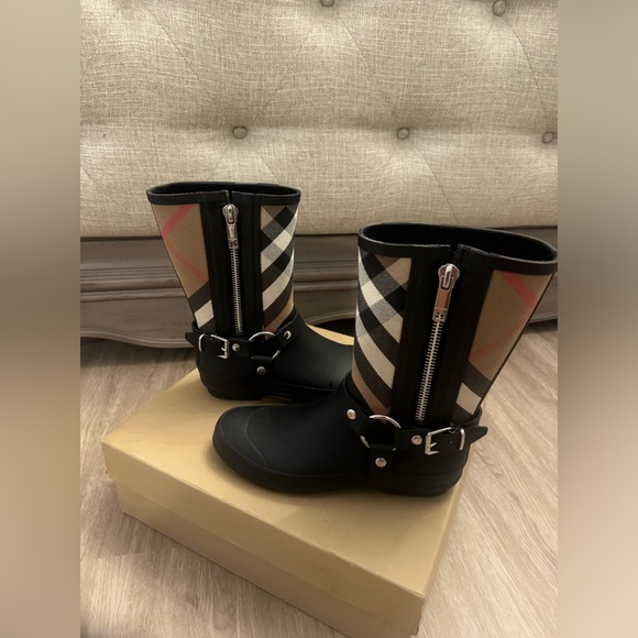 100% authentic Burberry biker rain boot - Picture 4 of 12